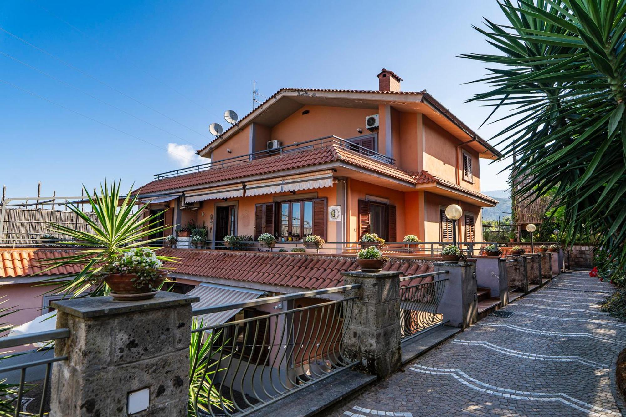 Bed And Lemons Bed & Breakfast Piano di Sorrento Exterior photo